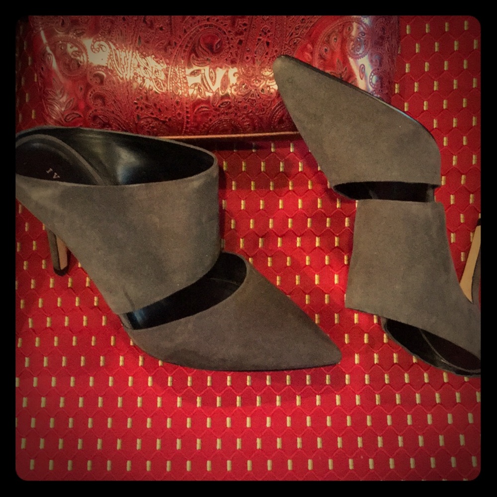 Ivanka Trump slate soft suede heels